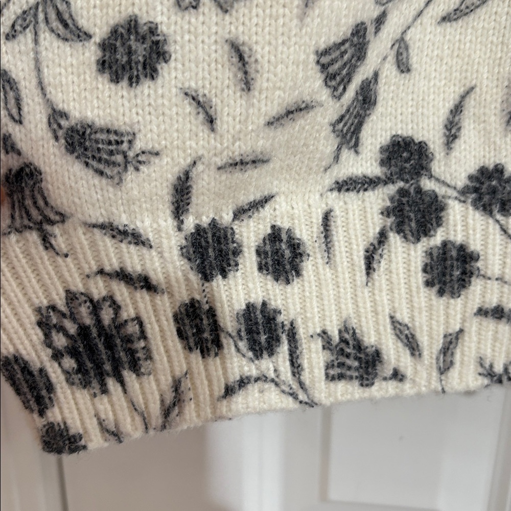 Ann Taylor Floral Knit Cardigan Sweater in Black, Gray and Cream - Picture 4 of 9